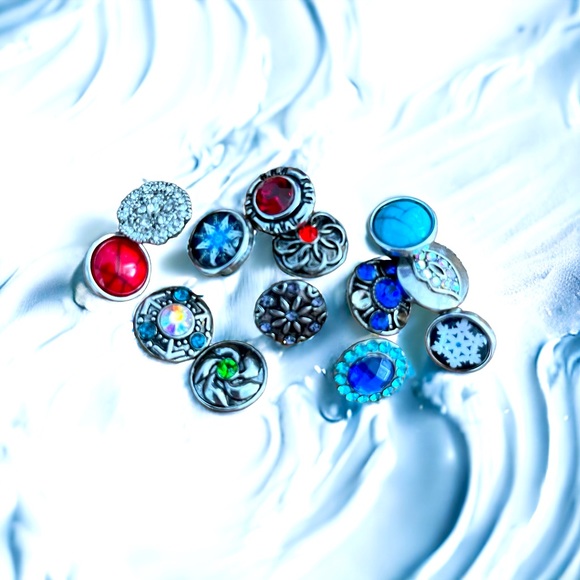 Jewelry - NEW LISTING 13 Small Jewelry Snaps